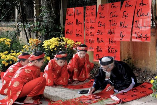 Exploring Vietnamese Calligraphy: A Unique Tet Tradition for Visitors